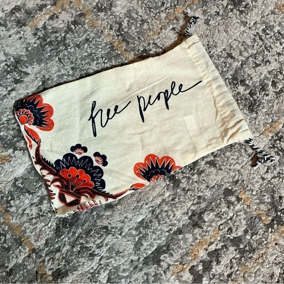 FREE PEOPLE MACRAME BEADED KEY CHAIN/CHARM! EUC! - Picture 5 of 5